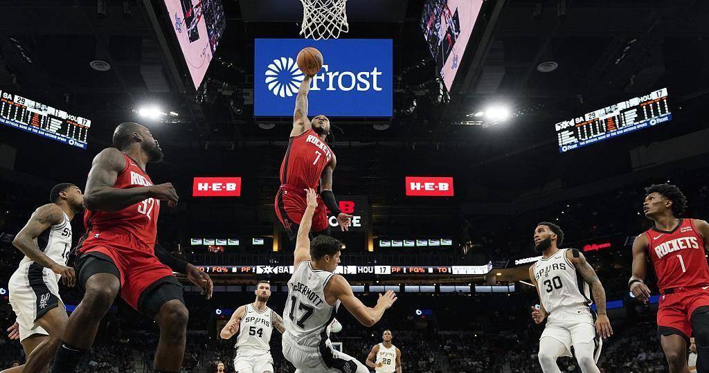 爱游戏在线-马刺鏖战凯尔特人，范弗利特带队取胜