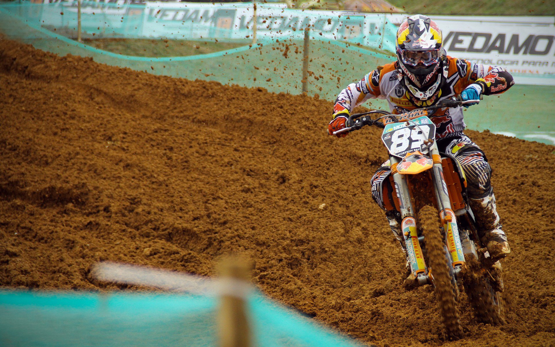 爱游戏官方入口-阿拉巴的制胜球，一场跨越大陆的足球误读与身份寓言