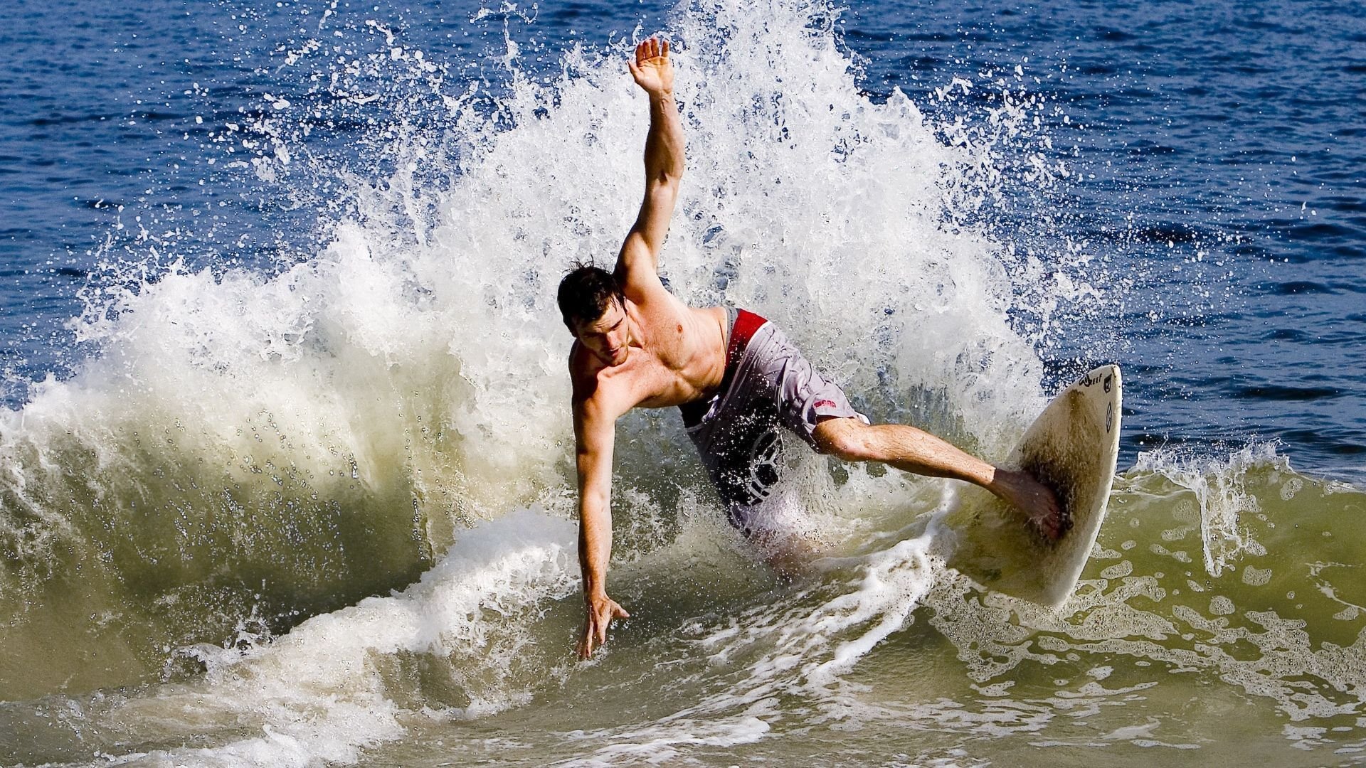 爱游戏大厅-当老鹰啄伤猛虎,锡安在抢七夜的逆袭与篮球哲学的胜利